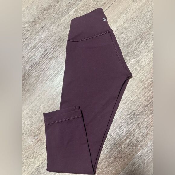 Lululemon Wunder Under Crop (Hi-Rise) 21"
Black Cherry - size 4 - Picture 2 of 4